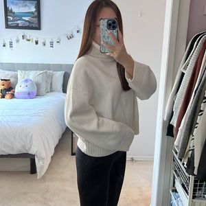 H&M turtleneck sweater - size S